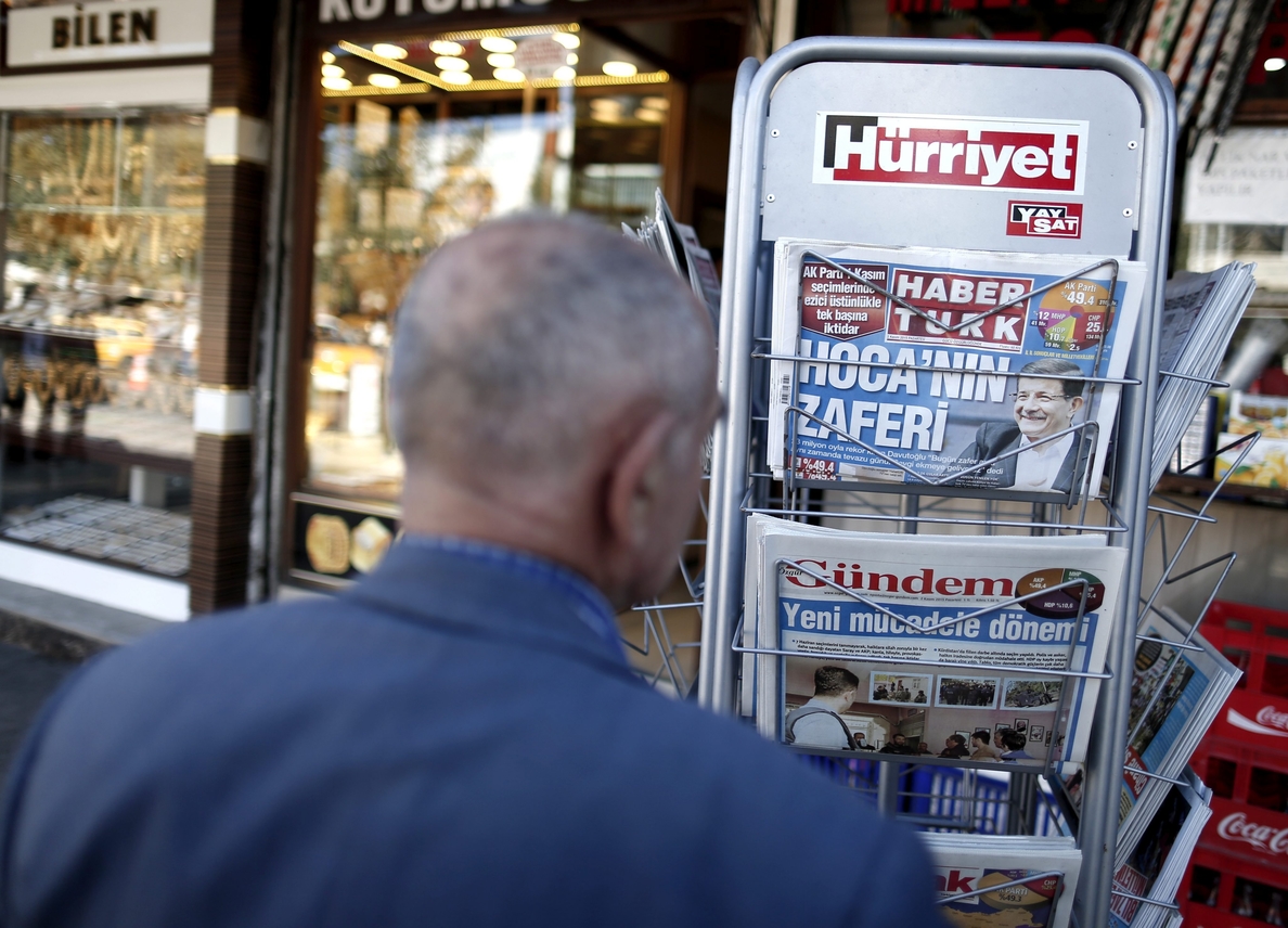 La justicia turca ordena la detención de 42 empleados de medios comunicación