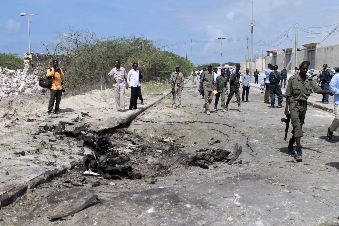 Trece muertos en un atentado de Al Shabab cerca del aeropuerto en la capital somalí