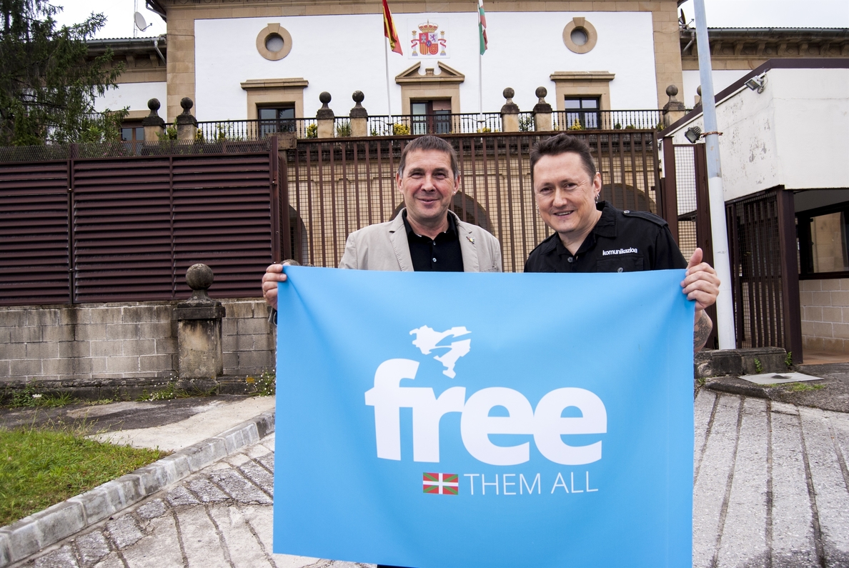 Arnaldo Otegi y Fermín Muguruza se reúnen para impulsar la campaña »Free Them All» de «vuelta a casa» de los presos