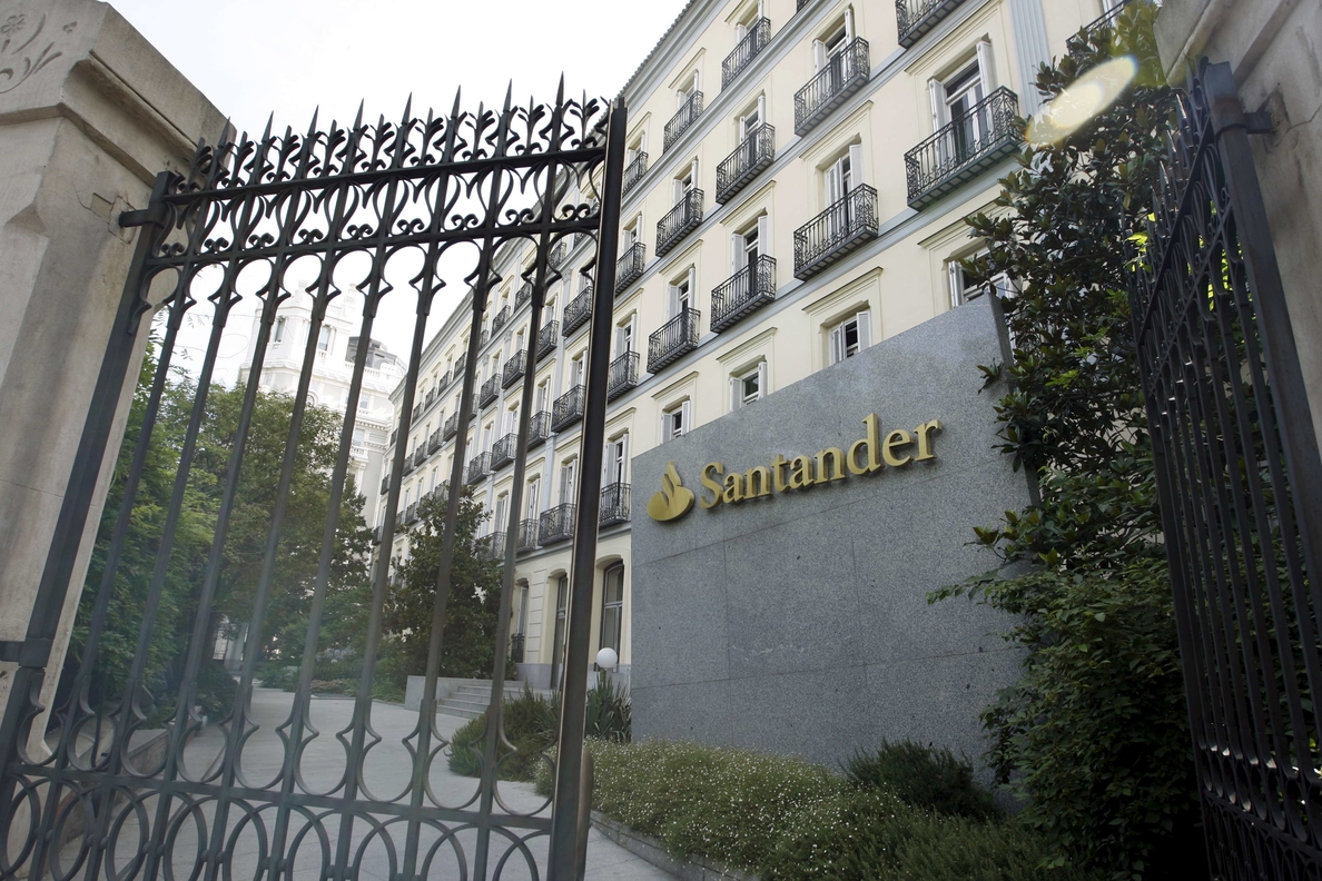 El Banco Santander ganó 2.911 millones de euros hasta junio, el 31,7 % menos