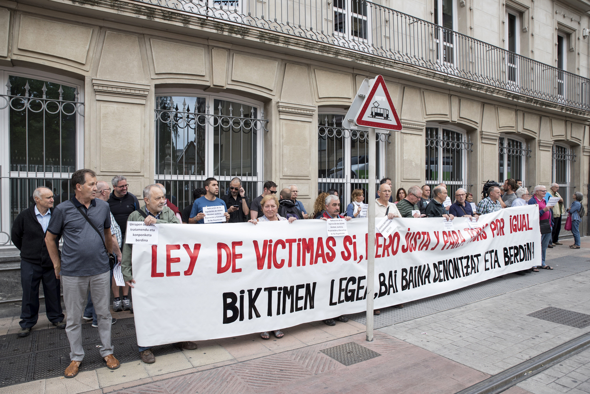 Aprobada la ley vasca que repara y reconoce a víctimas de abusos policiales