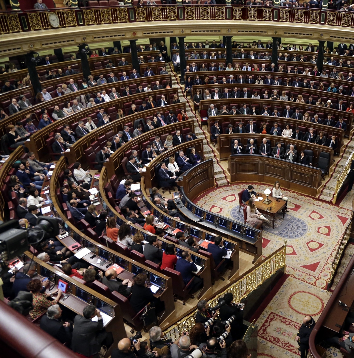 Los constitucionalistas discrepan sobre si Rajoy está obligado a acudir a la investidura