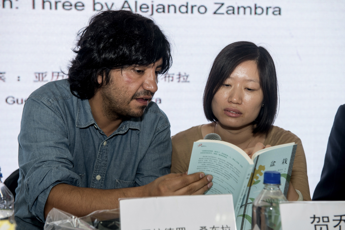 Autores y editoriales llevan la lengua española a la Feria del Libro de Pekín