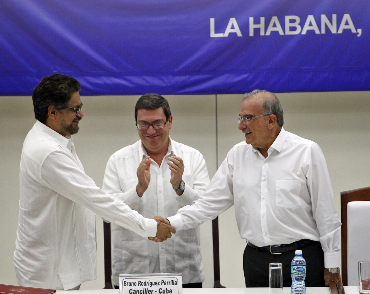 El Gobierno y las FARC rubrican el acuerdo final para la paz en Colombia