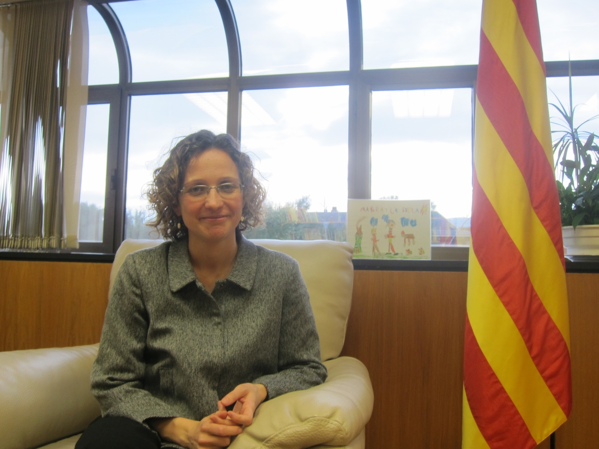 La consellera de Enseñanza catalana, preocupada por la «regresión» de la LOMCE y los «ataques» al catalán