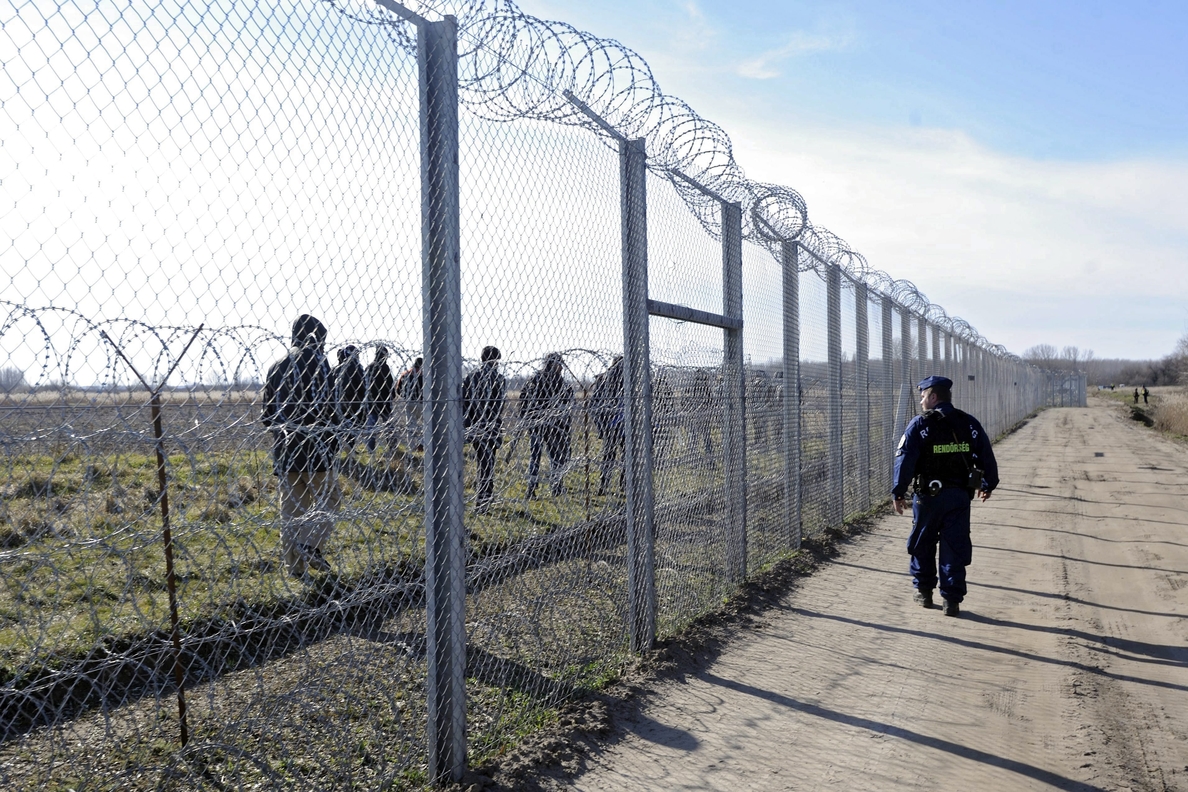 Hungría anuncia que construirá una segunda valla antimigratoria más fuerte