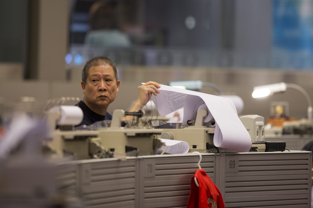 La Bolsa de Hong Kong abre con pérdidas del 0,35 por ciento