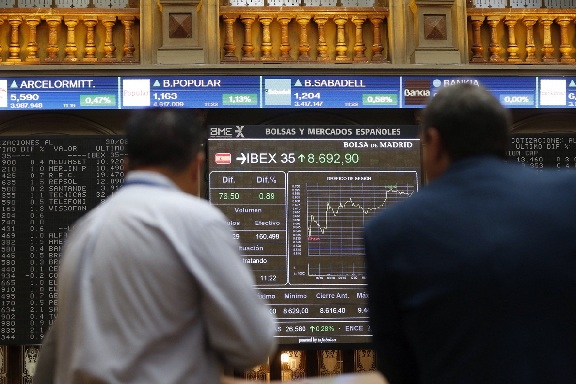La Bolsa española cae un 0,09 por ciento en la apertura y se aleja de los 8.700 puntos