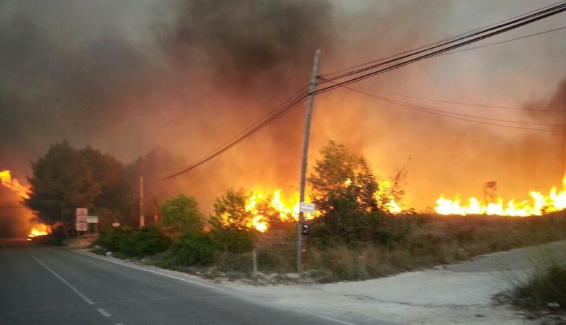 Más de 1.400 vecinos desalojados por un incendio intencionado en Jávea