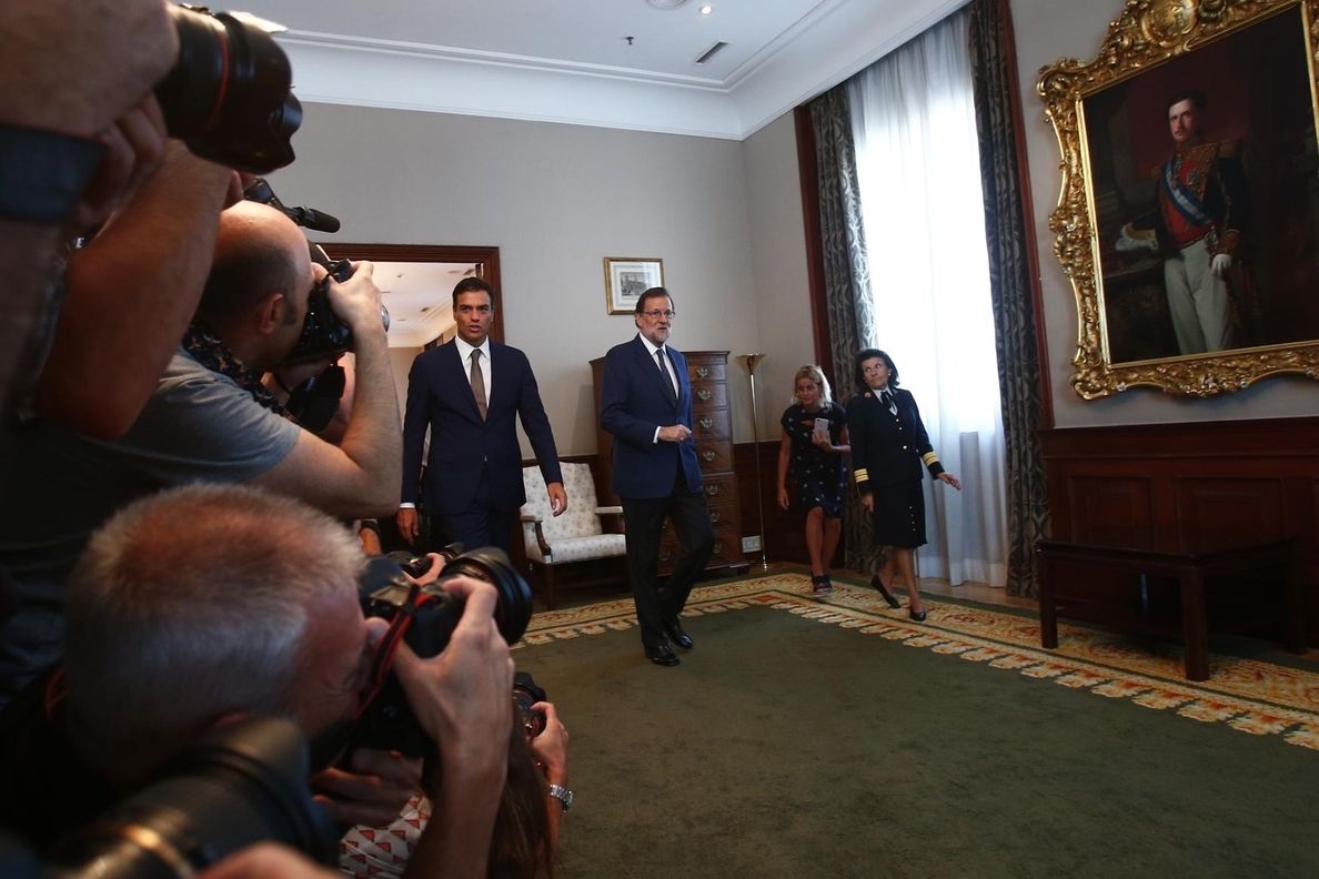 Rajoy ofrece a Sánchez negociar asuntos concretos para llegar a un acuerdo, pero liderado por él