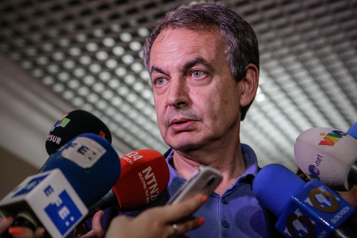 Zapatero llega a Caracas para avanzar en el diálogo entre el Gobierno y la oposición