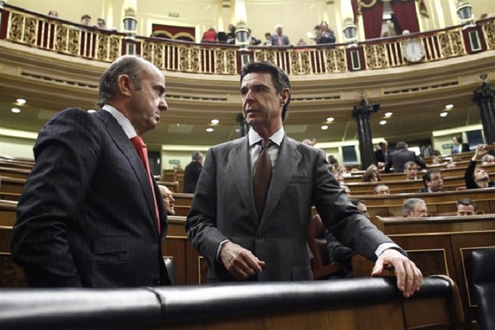PSOE y Podemos mantienen que Guindos explique en el Pleno del Congreso el nombramiento de Soria