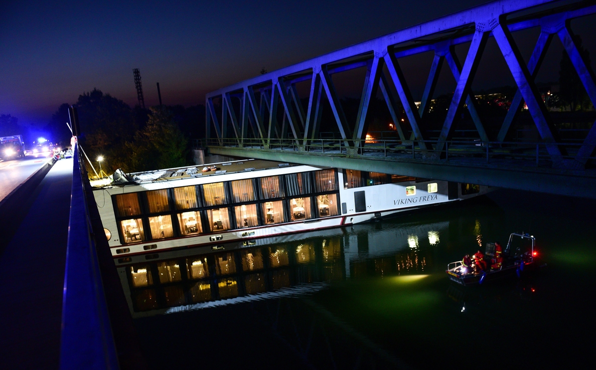 Dos muertos al chocar un crucero con un puente en el canal Meno-Danubio en Alemania