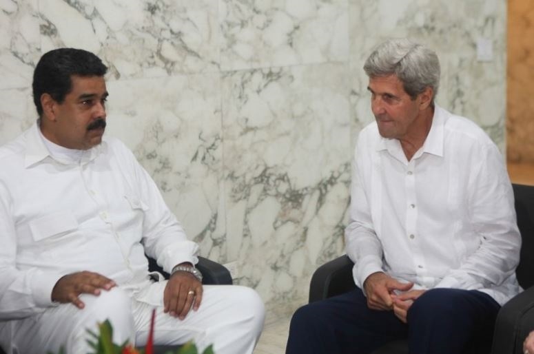 Kerry traslada a Maduro su preocupación por Venezuela en su primera reunión