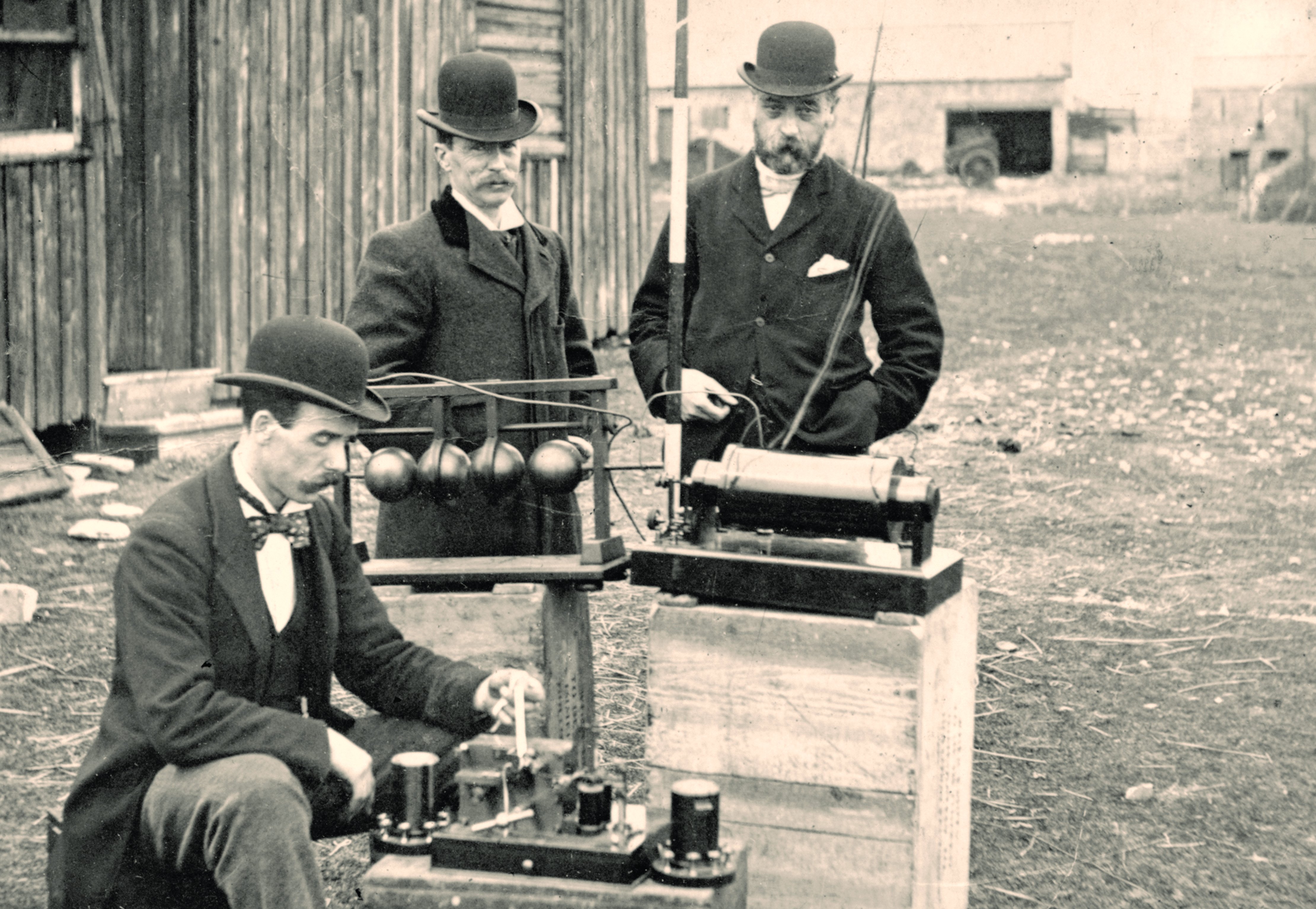 Morse patenta el telégrafo y el código Morse, precursor de las tecnologías de la información