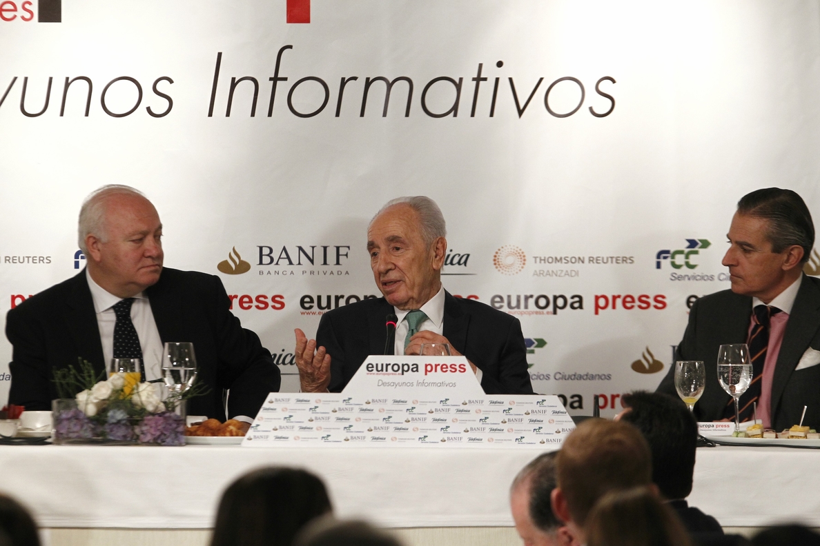 Felipe VI y el Rey Juan Carlos destacan el impulso de Peres a las conversaciones de paz entre israelíes y palestinos