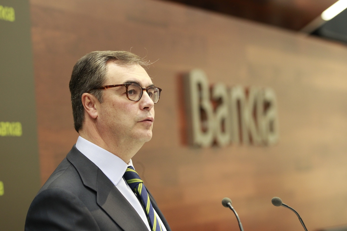 Sevilla (Bankia) avisa de que la «sobrecompetencia» presiona la rentabilidad de los bancos