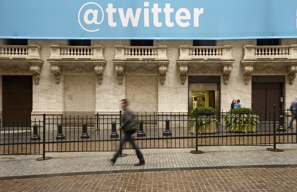 Twitter se desploma en bolsa por la falta de compradores