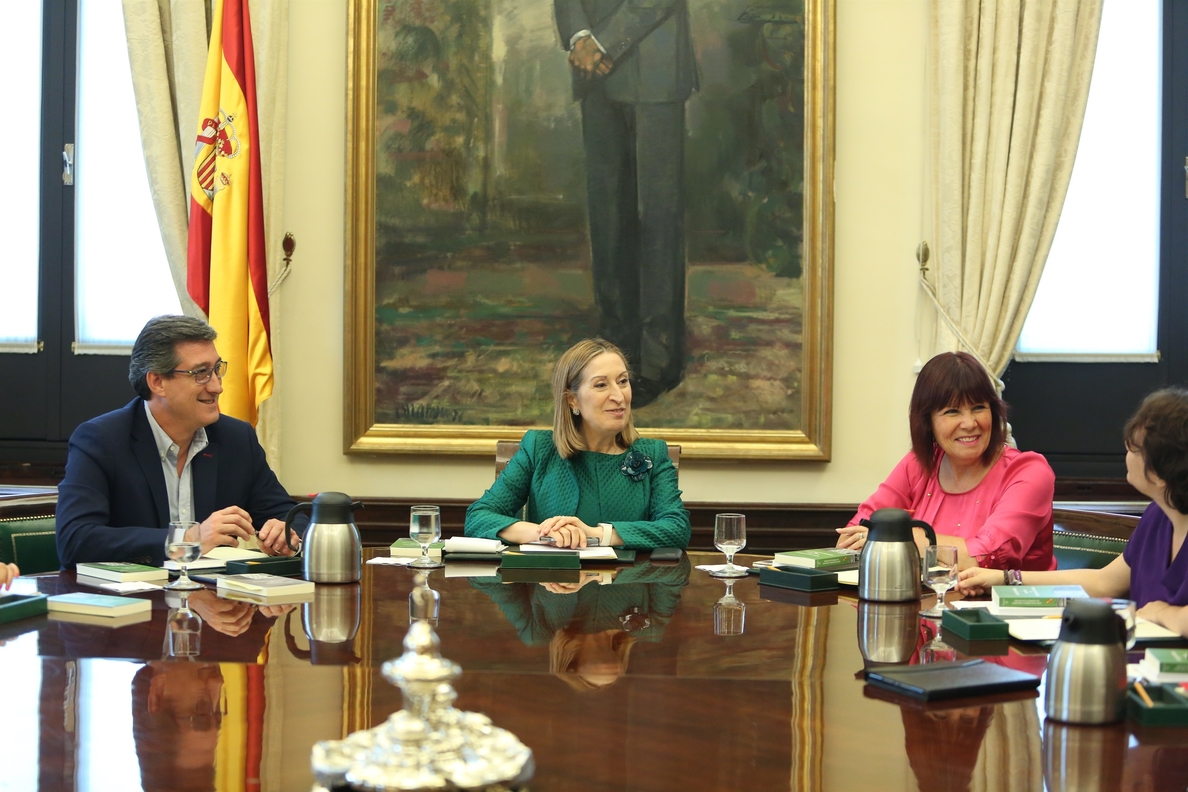Ciudadanos y Podemos piden al Gobierno menos vetos y más aprender a dialogar y pactar con la oposición