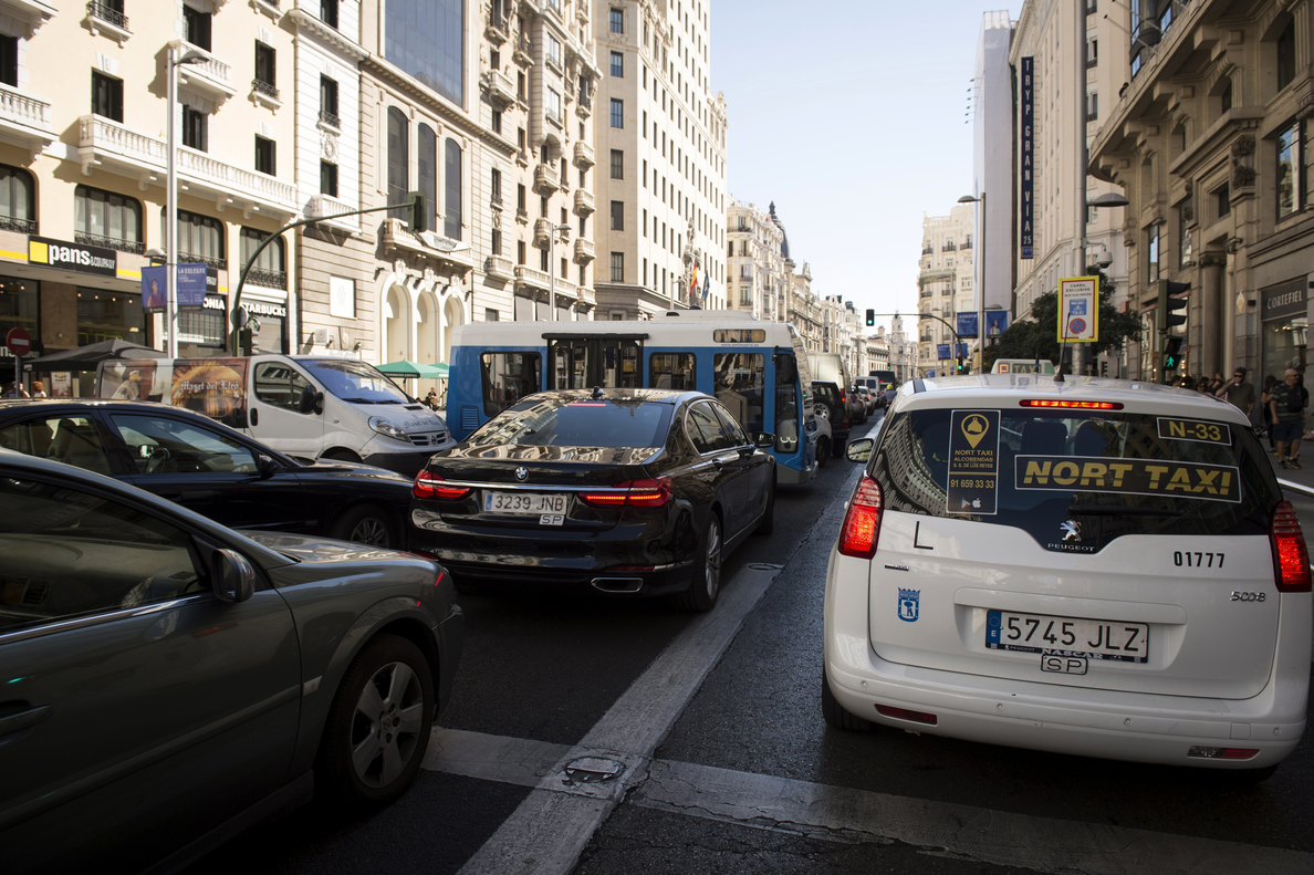 El Ayuntamiento gravará a los coches contaminantes con un SER un 50% más caro
