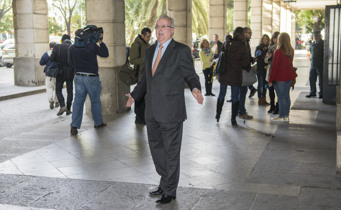 La Junta de Andalucía acusa por primera vez a un exconsejero en los ERE