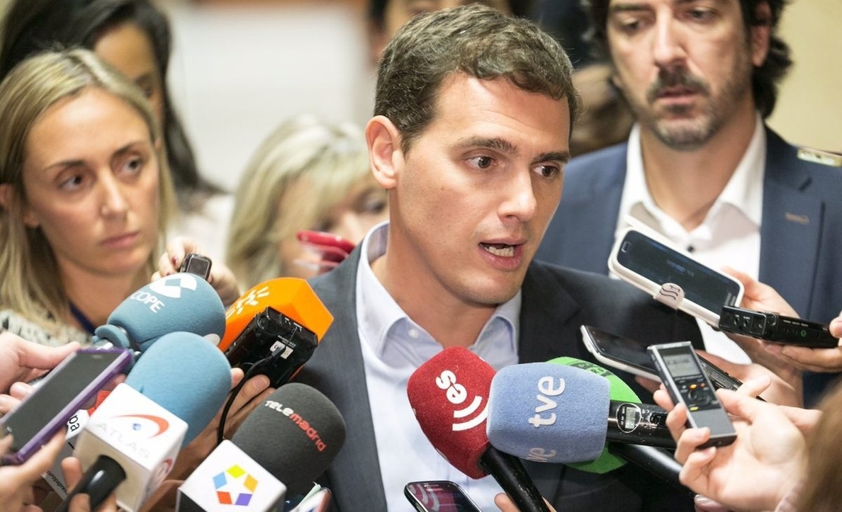 Rivera expresa su apoyo a Felipe González tras el escrache en una universidad y rechaza la «España sectaria»