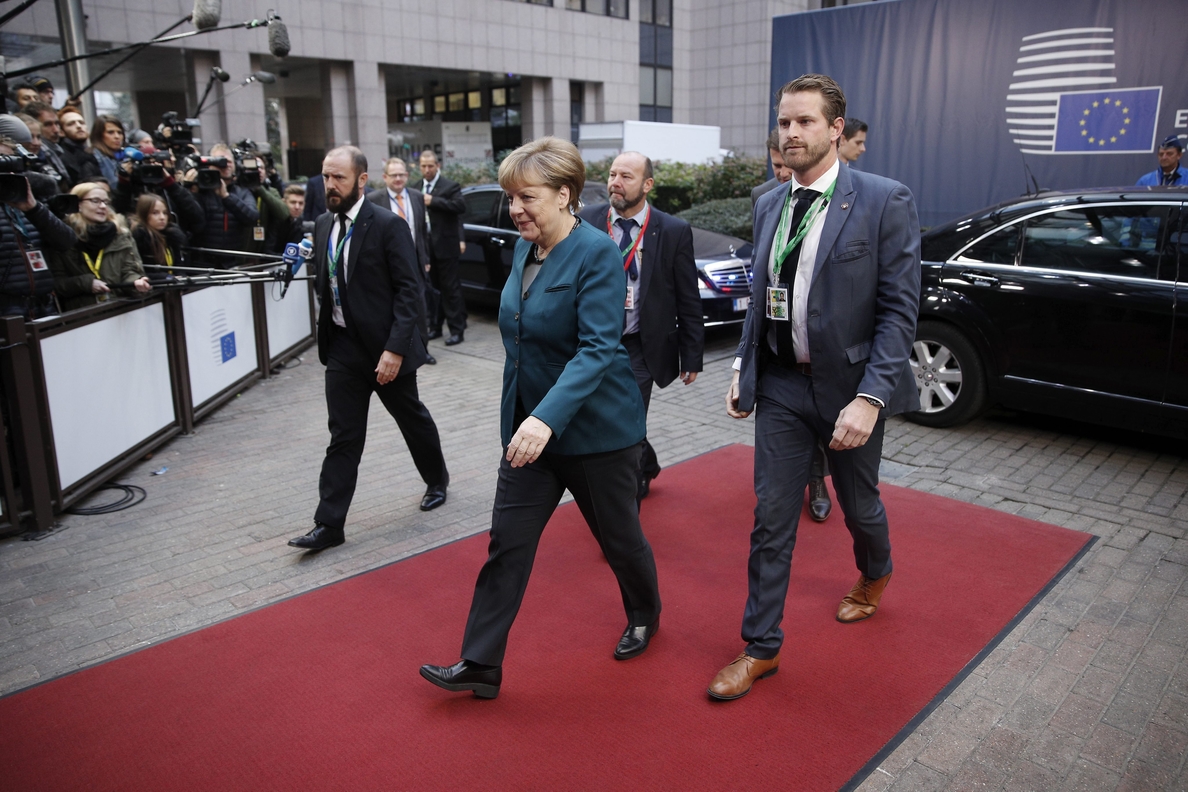 Merkel advierte a Rusia de que las sanciones siguen siendo una opción
