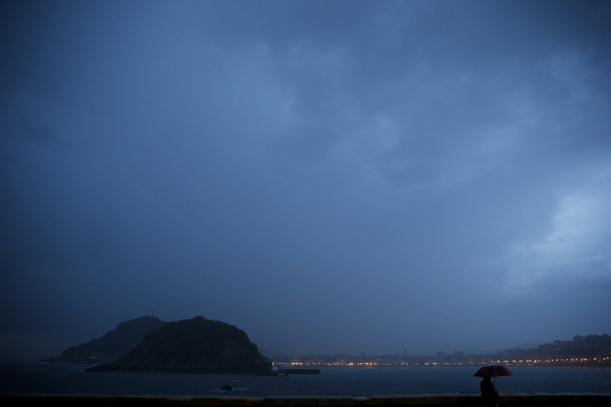 El temporal de lluvia y mar se recrudece en Canarias