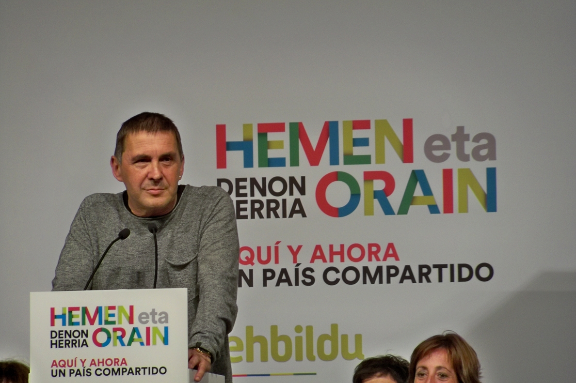 Otegi se solidariza con Joan Coma (CUP): «Ningún tribunal decidirá el futuro del pueblo catalán»