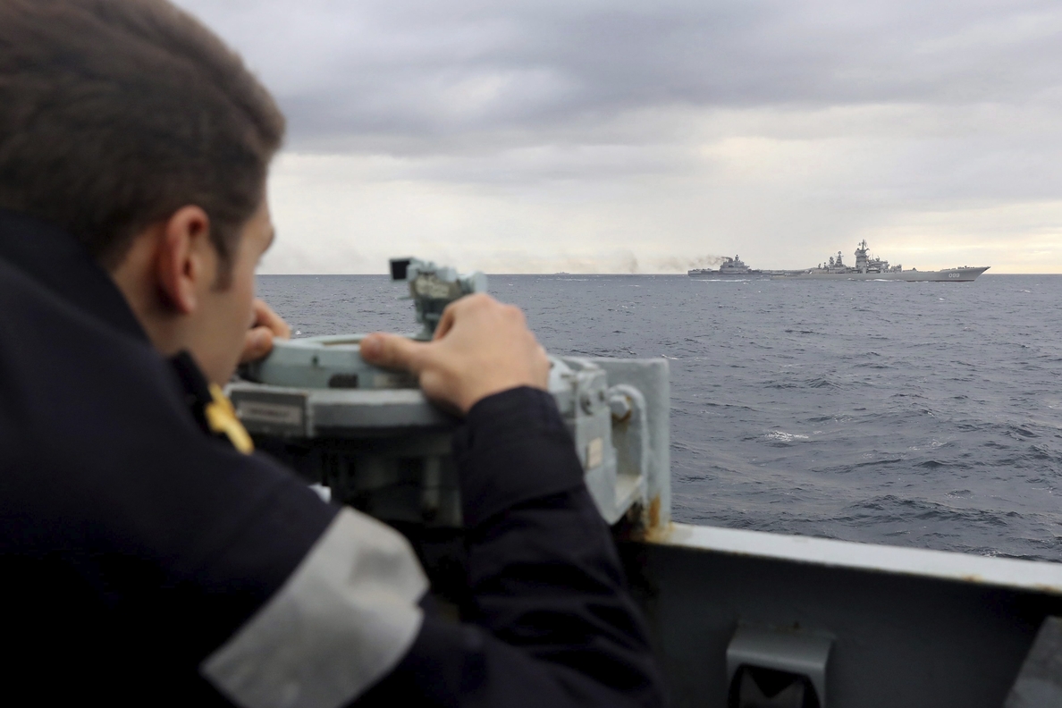 Rusia dice que su portaaviones en el Mediterráneo no debe preocupar a la OTAN
