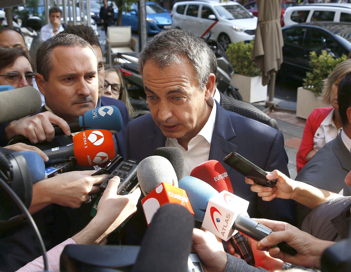 Zapatero confía en que Javier Fernández haga «una buena labor» en el PSOE