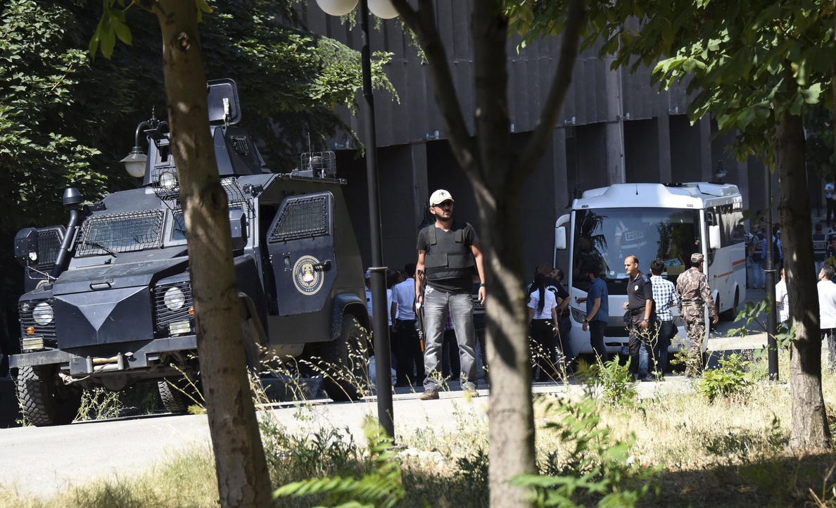 Turquía suspende a 265 militares por sospechas de vínculos golpistas