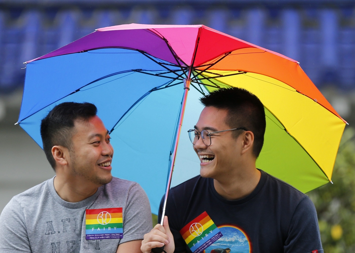 Miles de asiáticos se unen a los taiwaneses en la mayor marcha LGBT de Asia