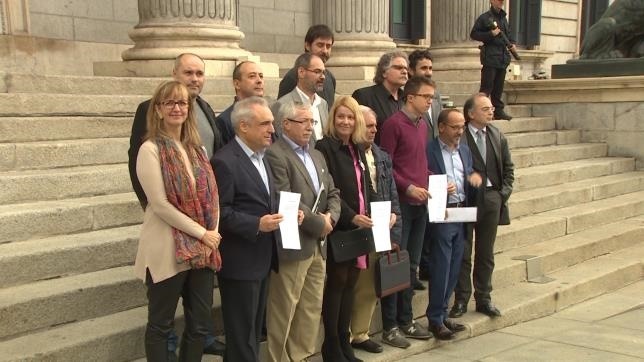 PSOE y Podemos critican el veto del Gobierno a la ley de subida de pensiones y Ciudadanos les aconseja rehacerla