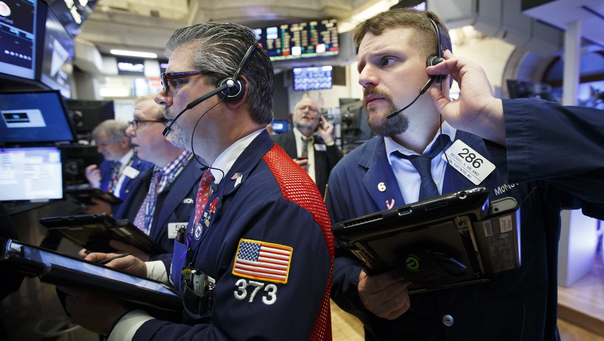 Wall Street se mantiene al alza a media sesión, con el Nasdaq tocando récord