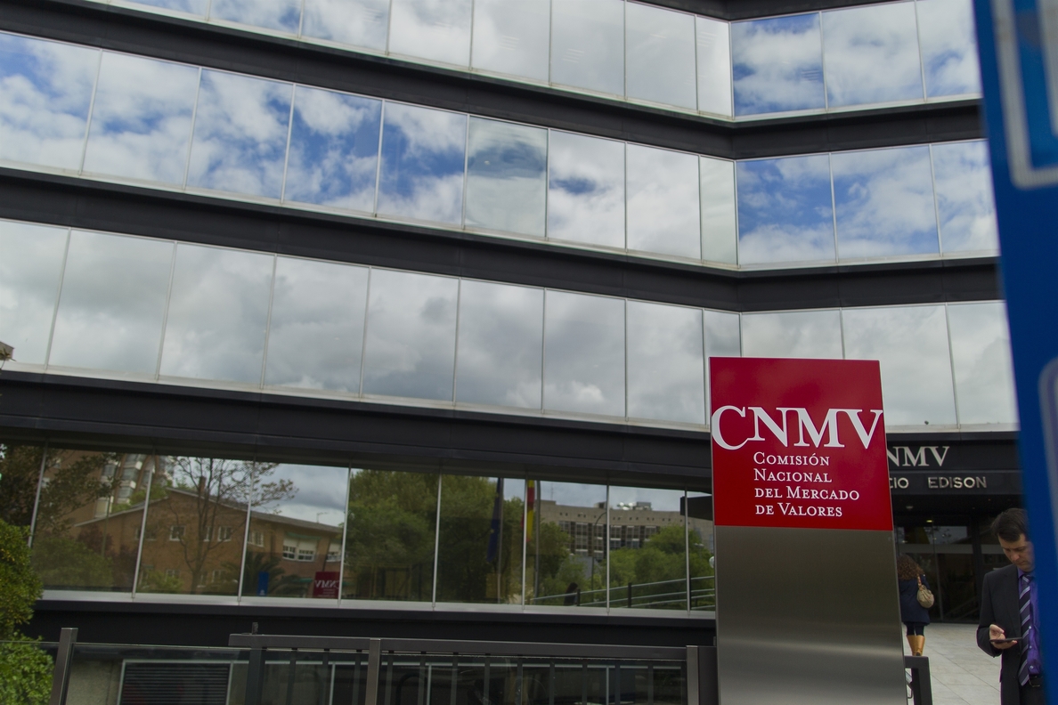 La CNMV advierte de cuatro »chiringuitos financieros» en Reino Unido