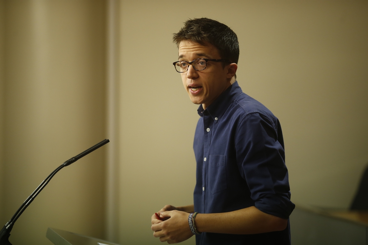 Errejón acusa al PSOE de «buscar excusas» para apoyar los «5.000 millones en recortes» del Gobierno