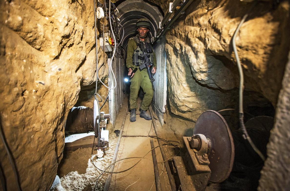 Cuatro palestinos muertos y uno desaparecido en el derrumbe de túnel en Gaza