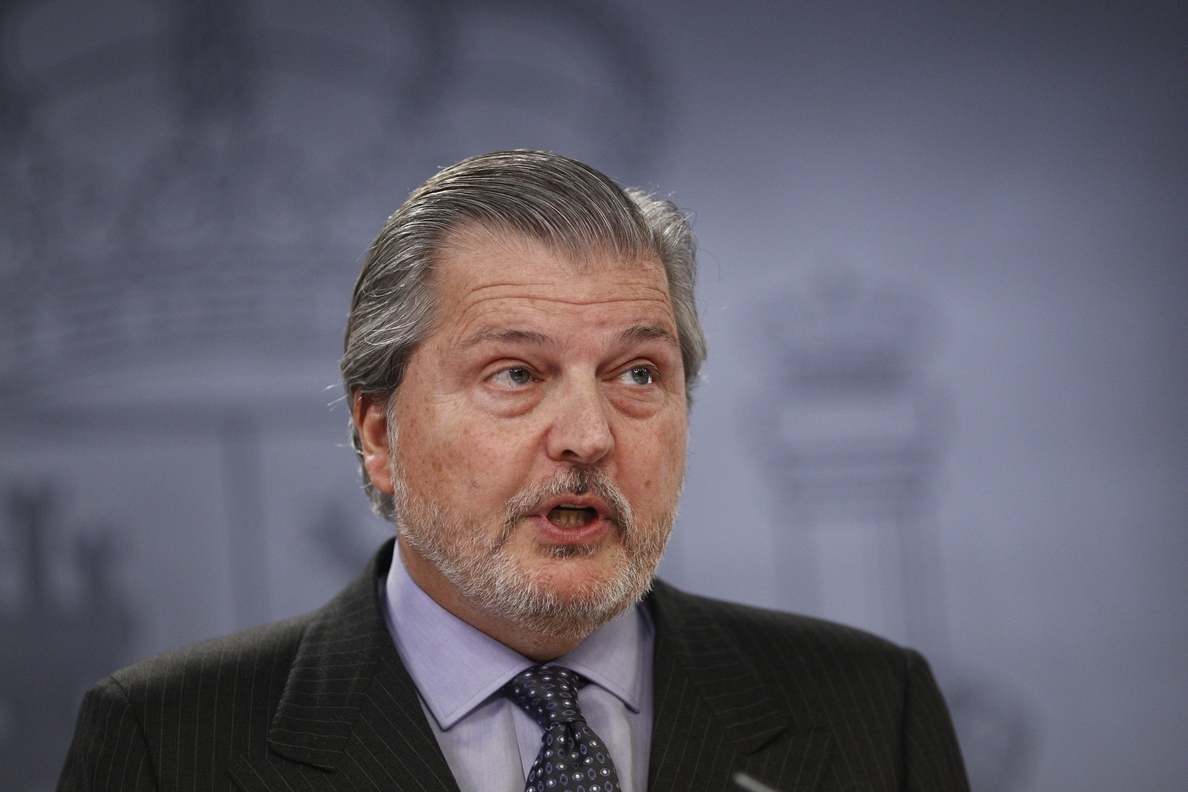 Méndez de Vigo defiende las políticas del Gobierno aunque admite que en ocasiones éste se «equivoca»