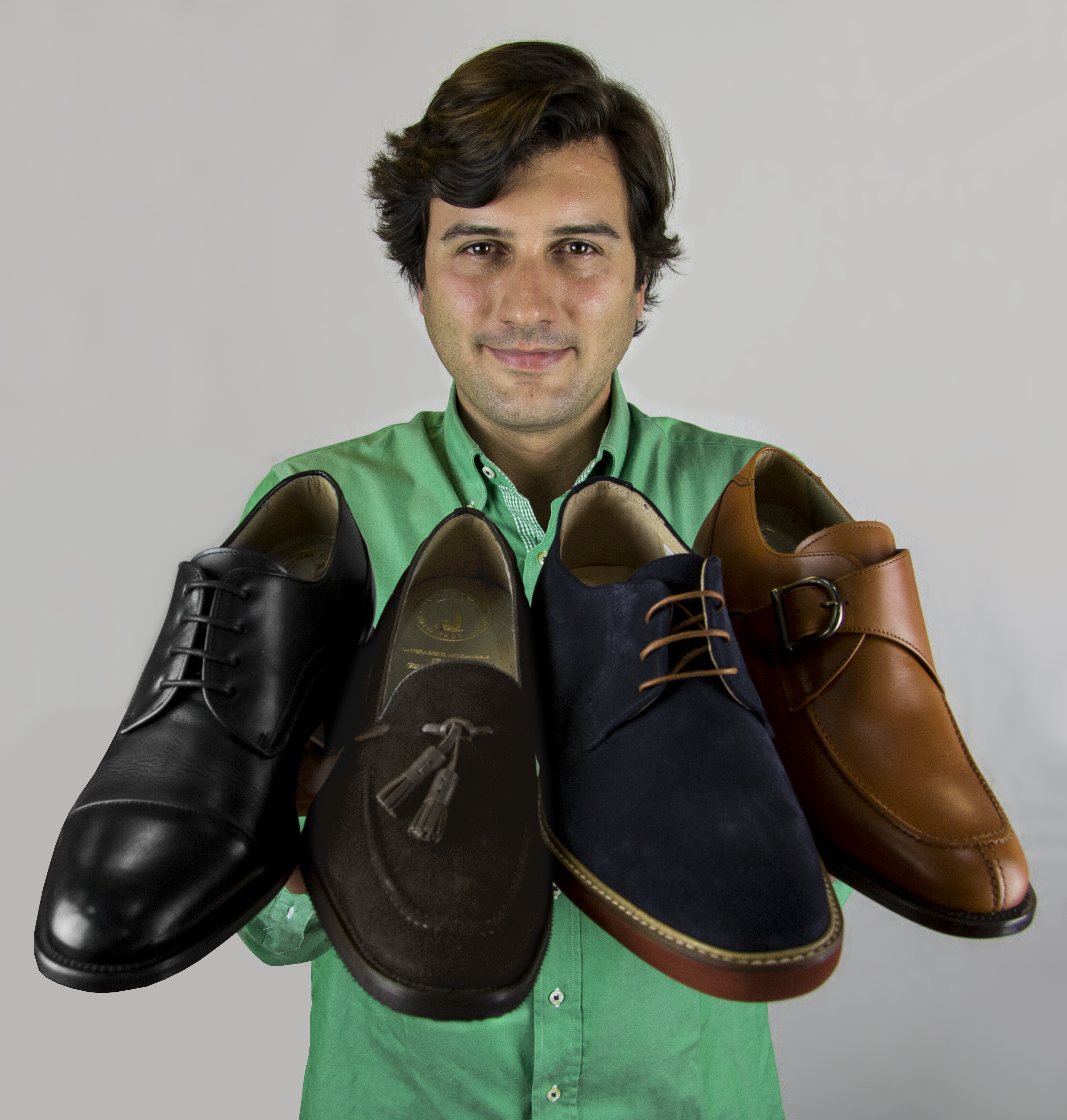 Masaltos.com: zapatos de hombre con alza para no llamar la atención por bajito
