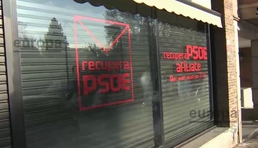 Los rebeldes del PSOE quitan el  logo del partido de su sede «pirata» en Ferraz
