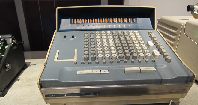 Sale a la venta la primera calculadora electrónica por 80.000 dólares