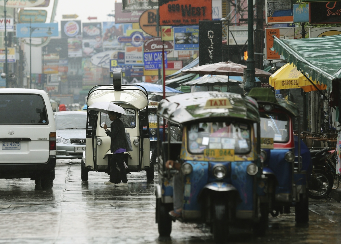 Aumentan a 43 las muertes por las inundaciones en el sur de Tailandia