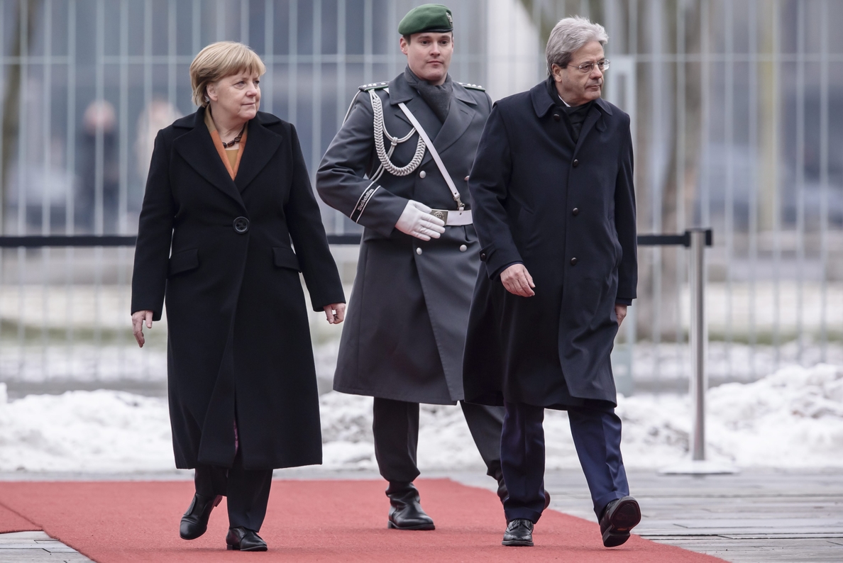 Merkel ve clave que los otros 27 se mantengan unidos al negociar el «brexit»