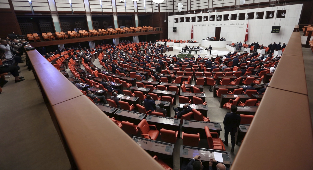 El Parlamento turco comienza la segunda ronda de votos sobre la reforma constitucional
