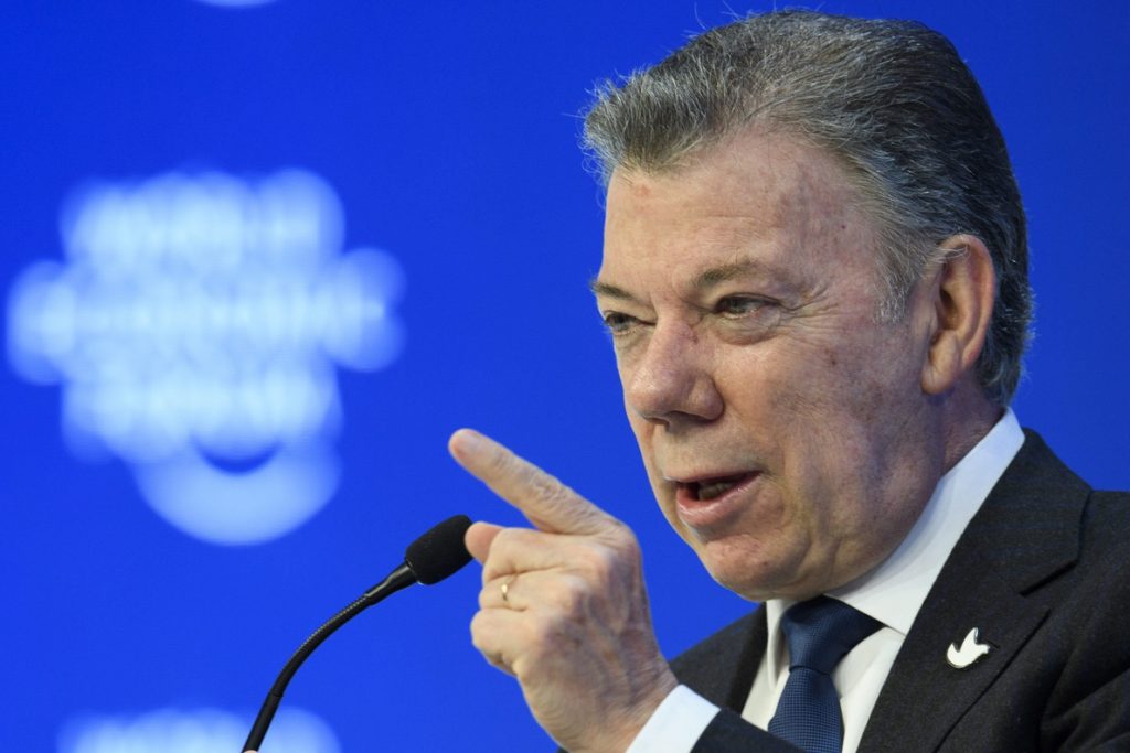 Santos anuncia que la fase pública de negociaciones con el ELN se iniciará el 8 febrero