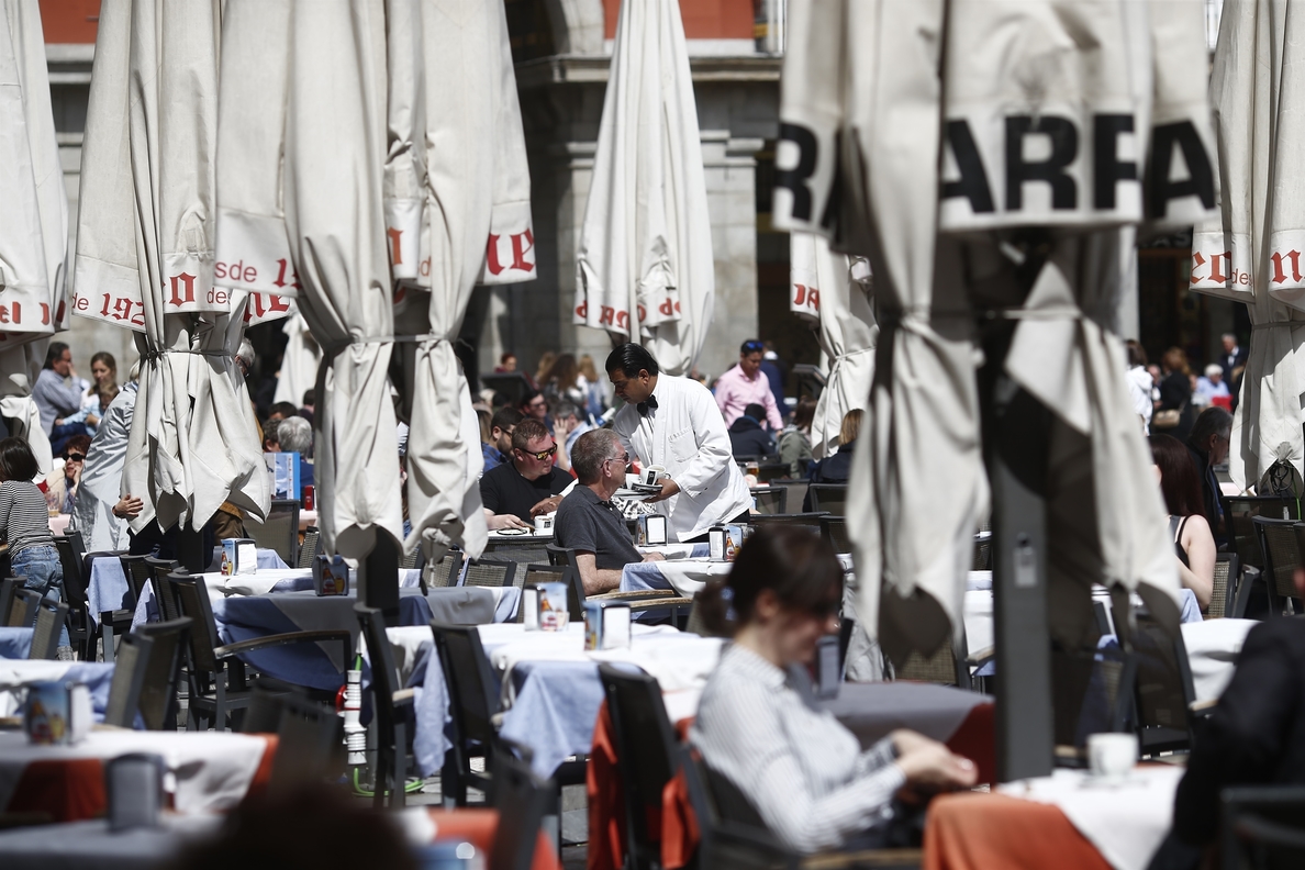 Los españoles prevén salir hasta cinco veces más al mes de restaurantes con un gasto de 30 euros en 2017