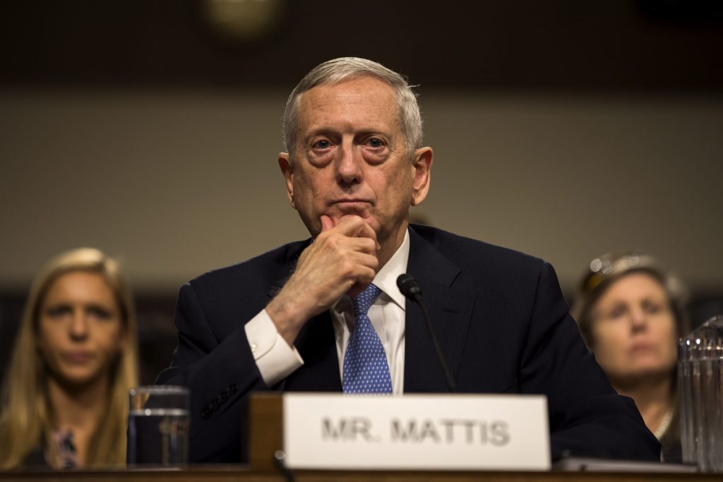 El Senado confirma al primer miembro del gabinete Trump, Mattis en Defensa