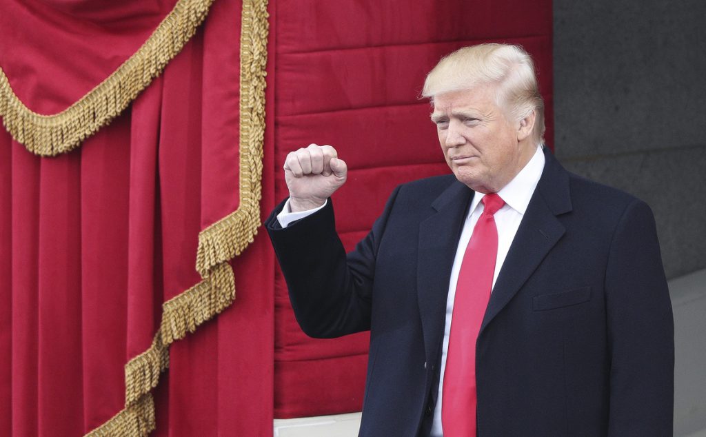 Trump dice que hoy se transfiere el poder «de Washington al pueblo»