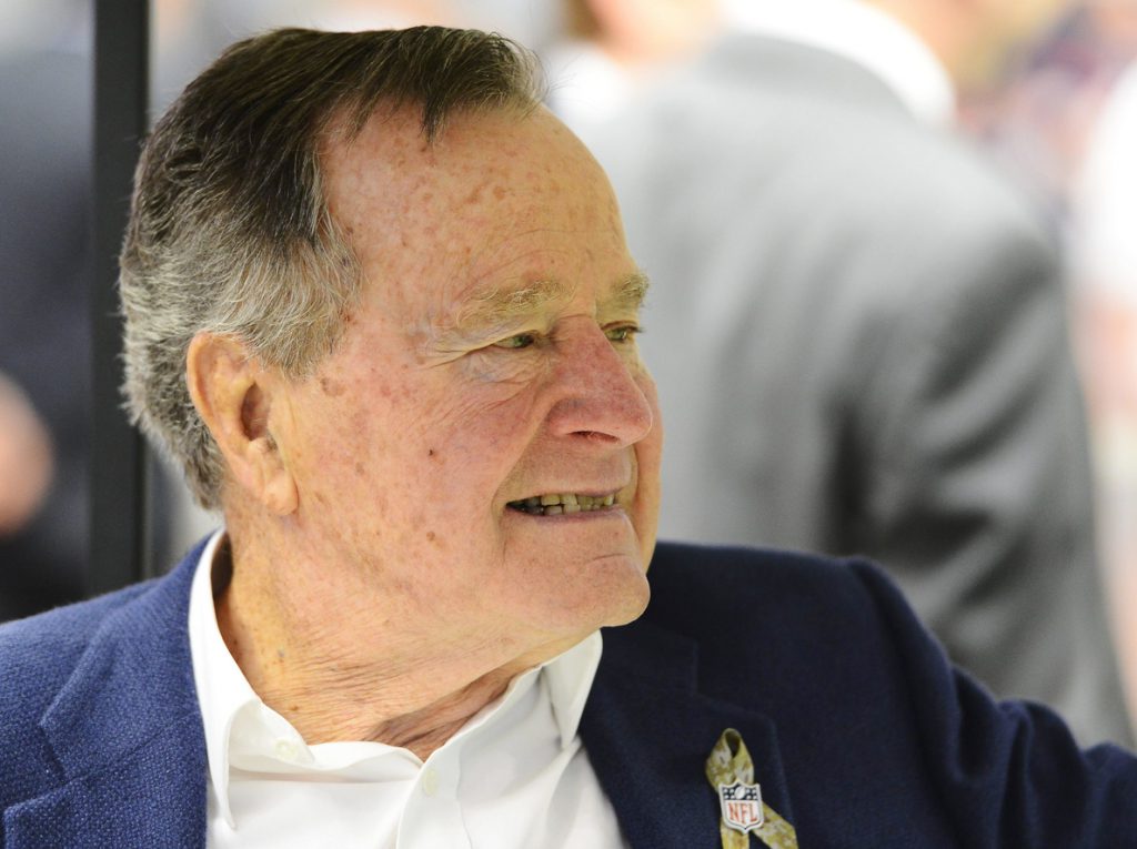 El expresidente Bush padre mejora y ya respira sin asistencia